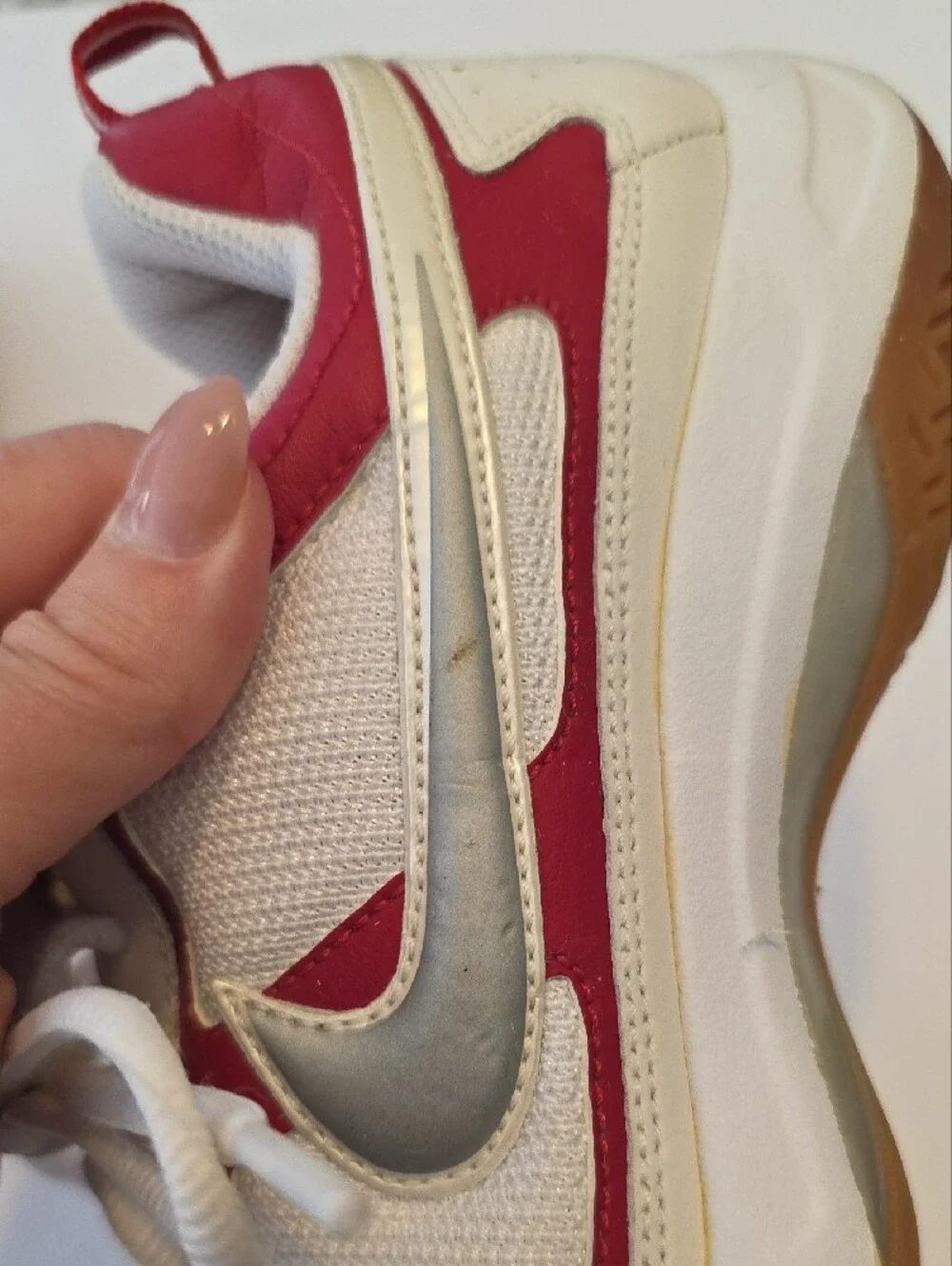 Nike Multi Court 7 Vintage White Red Indoor Sports Gym Sneakers Womens Size 8.5